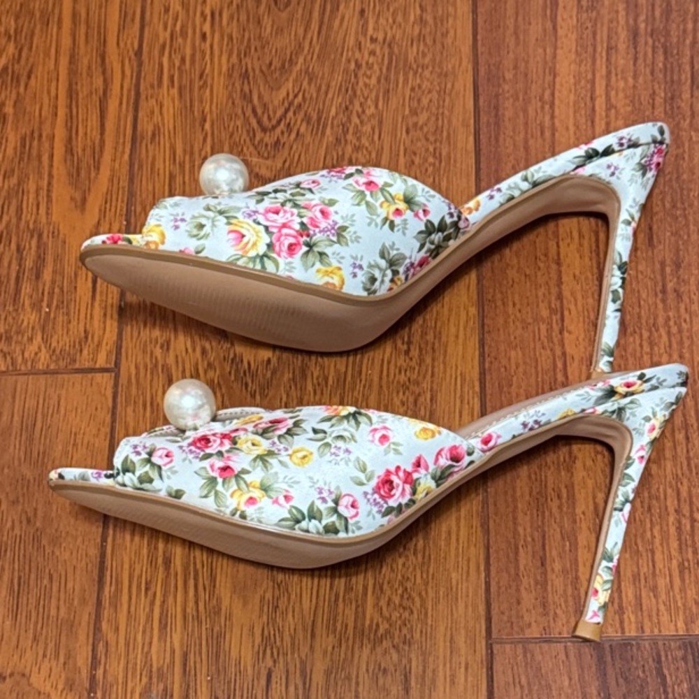 Floral High-heeled Stilettos With Pearl Accent - Picture 4 of 10